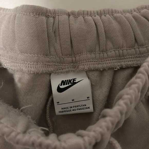 Nike Sweatpants - Picture 5 of 5